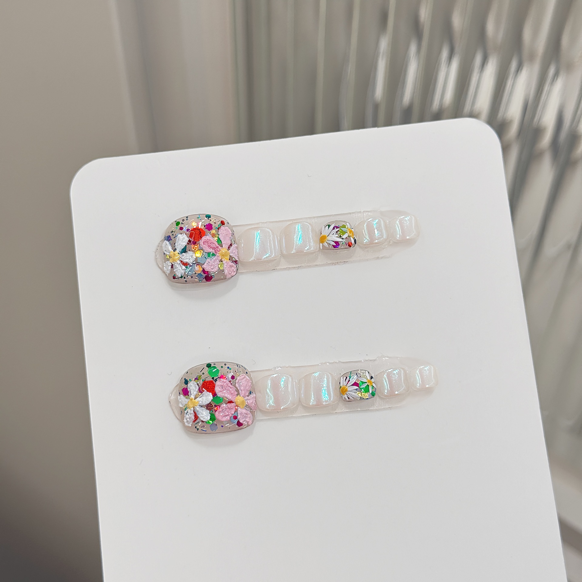 Pressed Flower Art - 12 個手作りプレス足の爪カラフルな花光沢のあるスパンコールデザイン偽足の爪ウェアラブル夏オーロラ偽足の爪